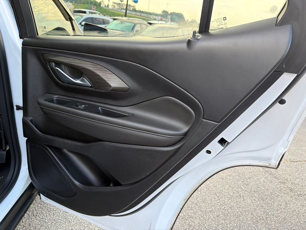 Used 2023 White GMC SLE image 16