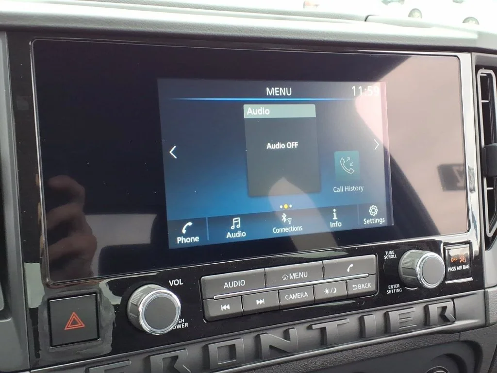 New 2027 Glacier White Nissan King Cab® S image 10