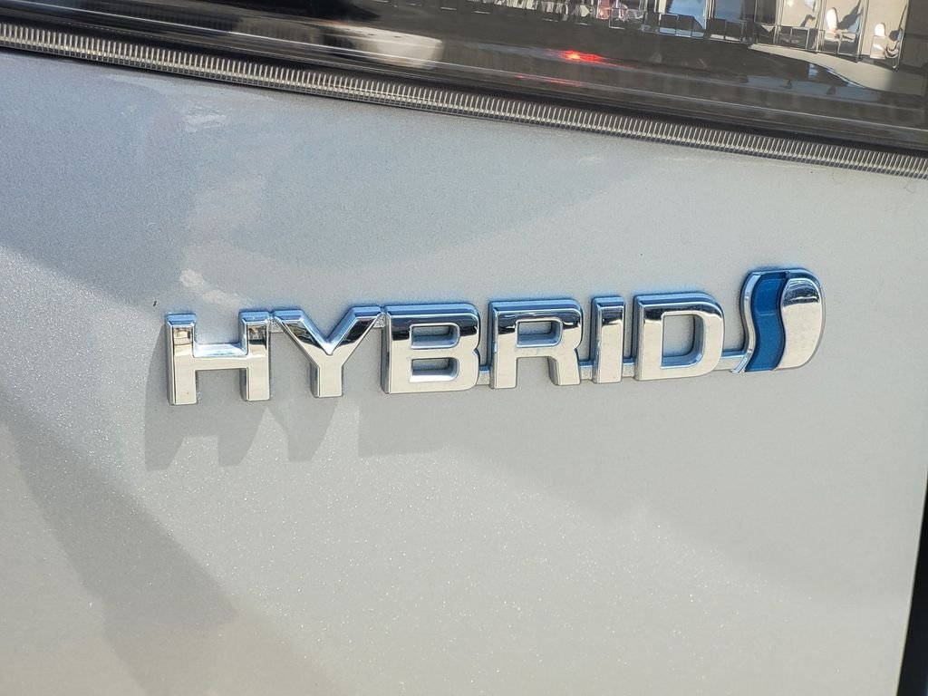 Used 2022 Silver Toyota XLE image 10