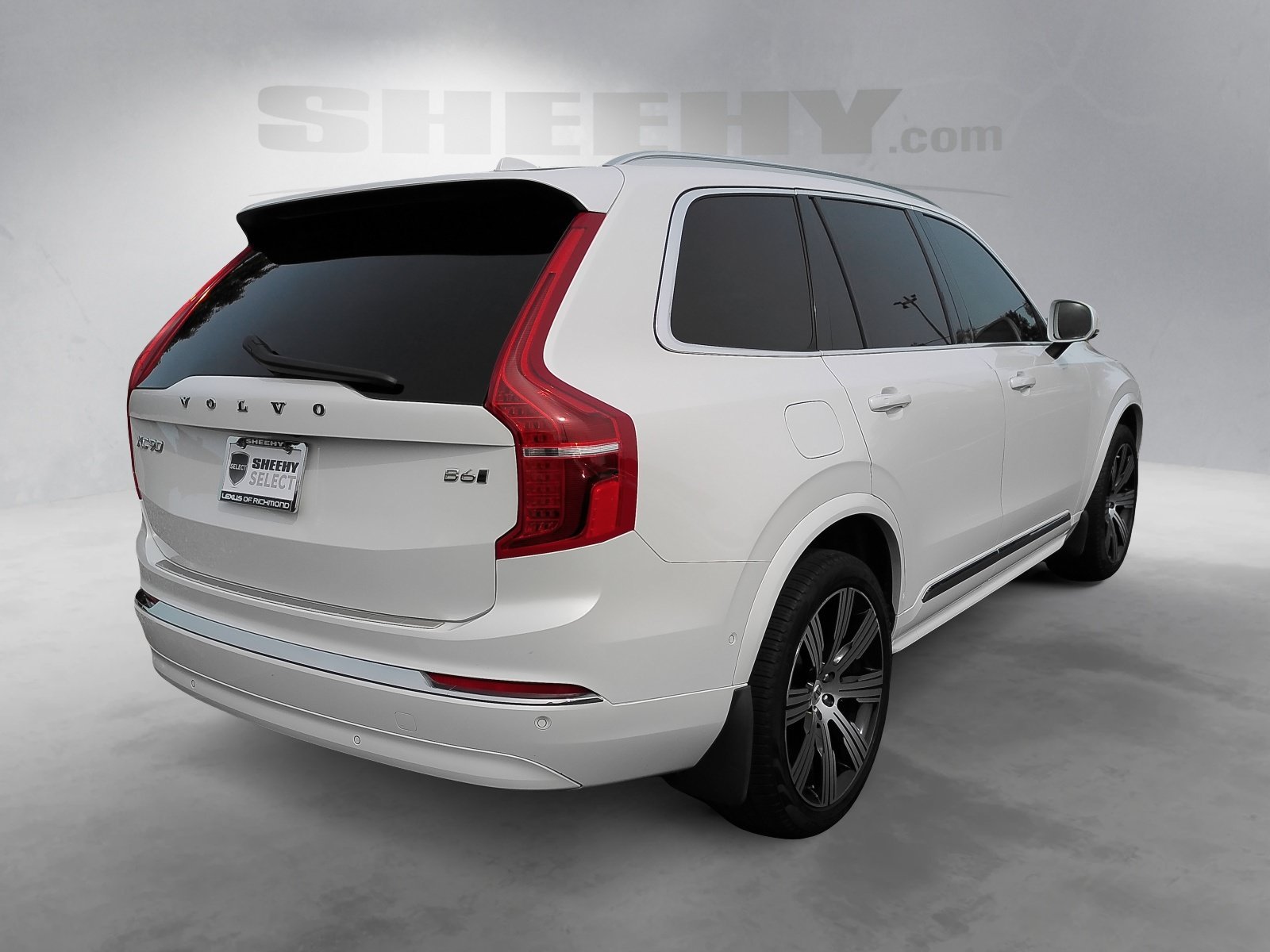 Used 2023 White Volvo Ultimate image 13
