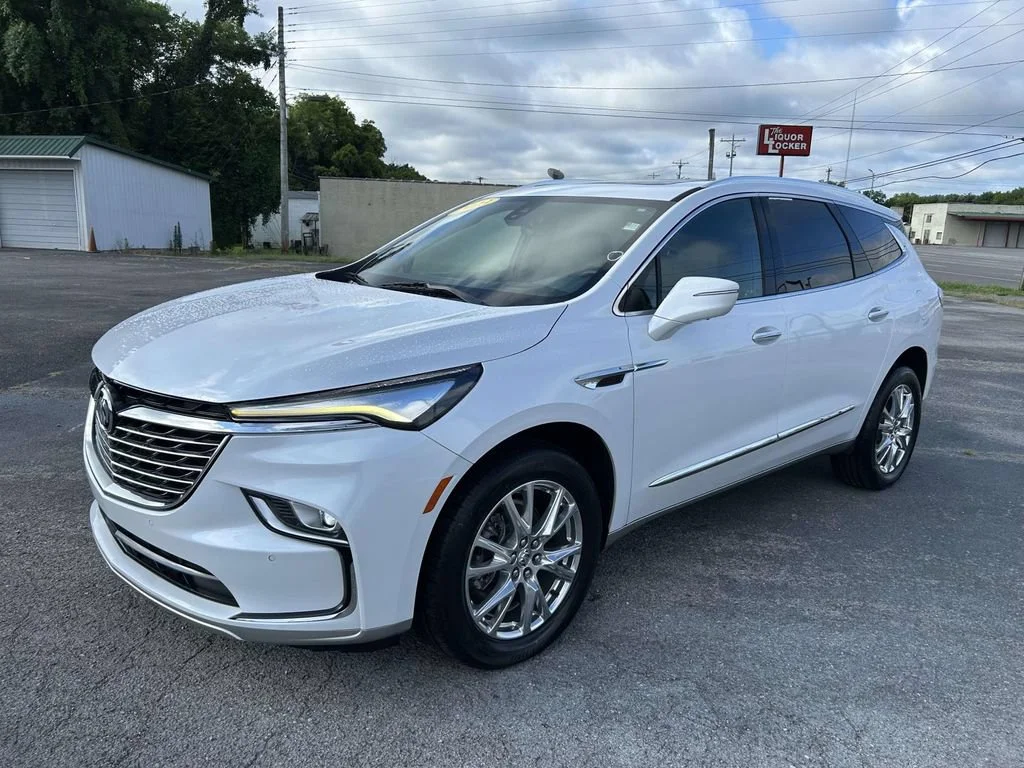 Used 2023 White Frost Tricoat Buick Premium image 8