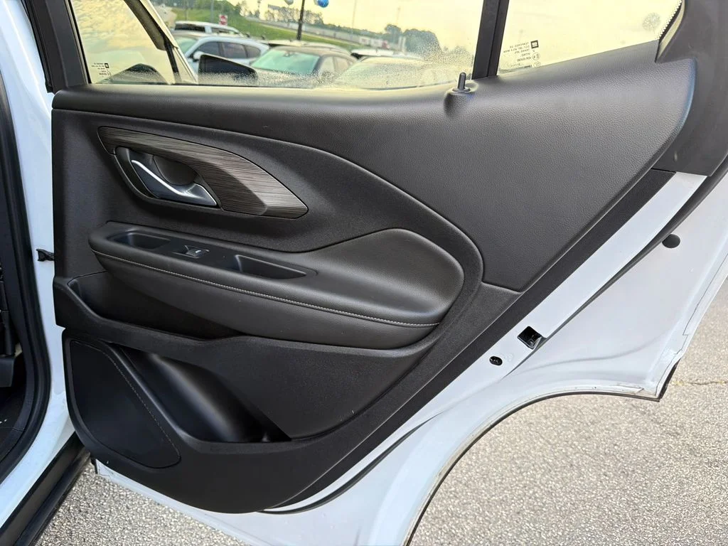 Used 2023 White GMC SLE image 16