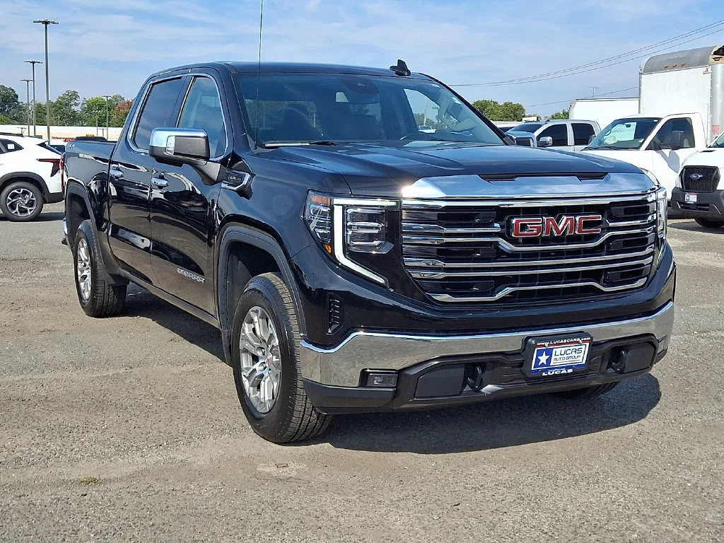 Used 2025 Onyx Black GMC SLT image 2