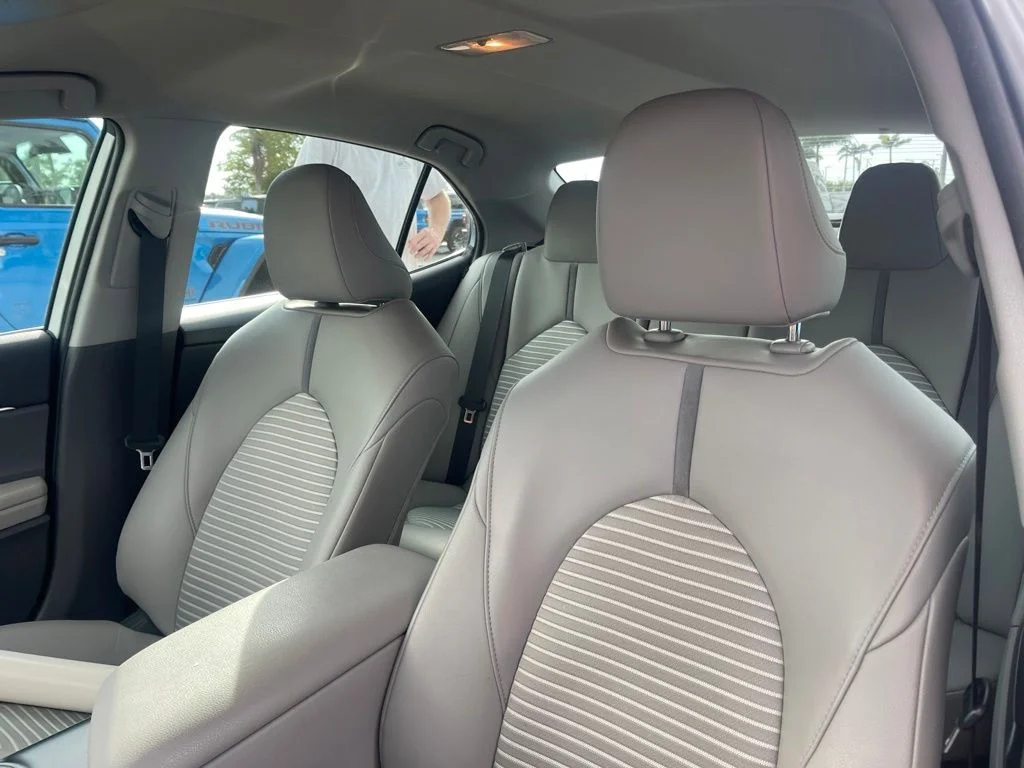 Used 2020 Silver Toyota SE image 3