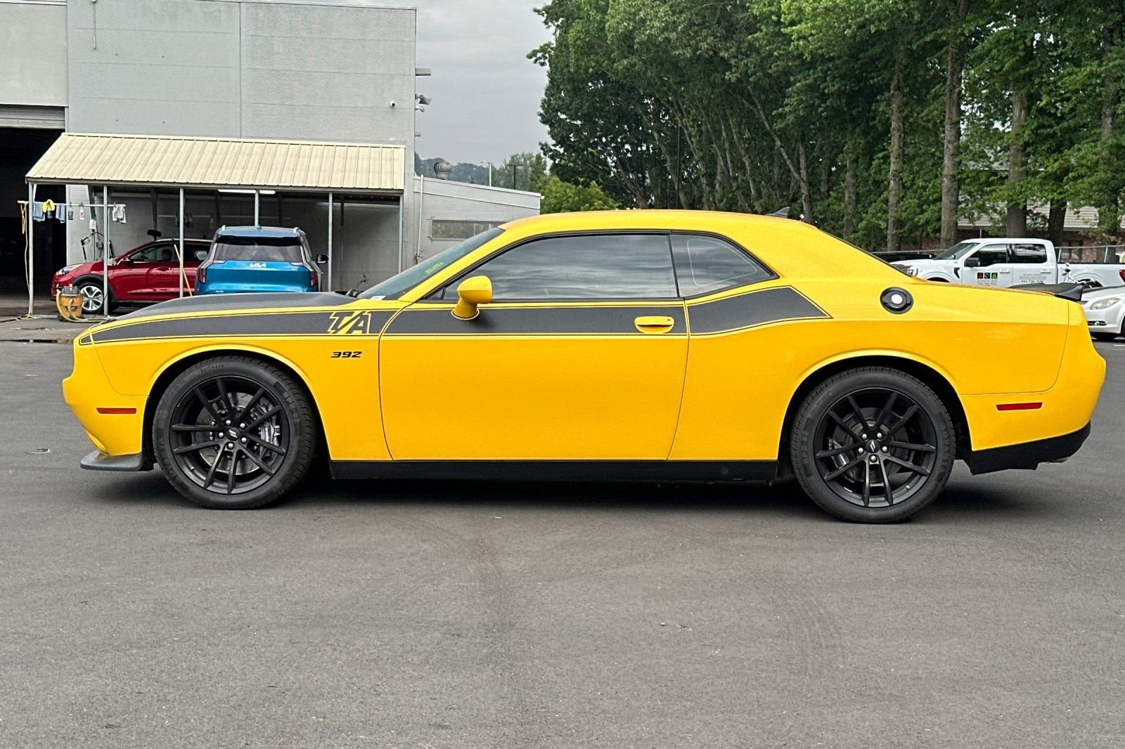 Used 2017 Yellow Dodge R/T image 7