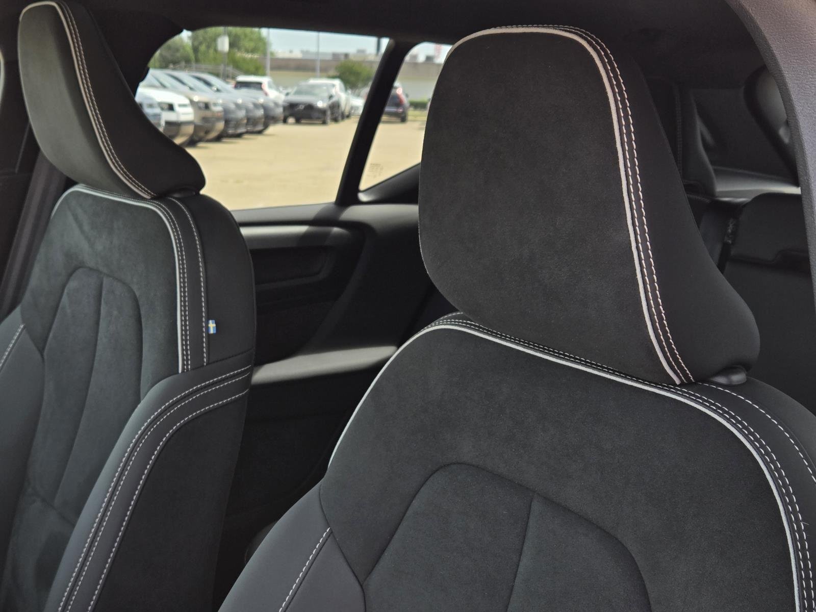 Used 2025 Crystal White Pearl Volvo Plus Dark Theme image 28