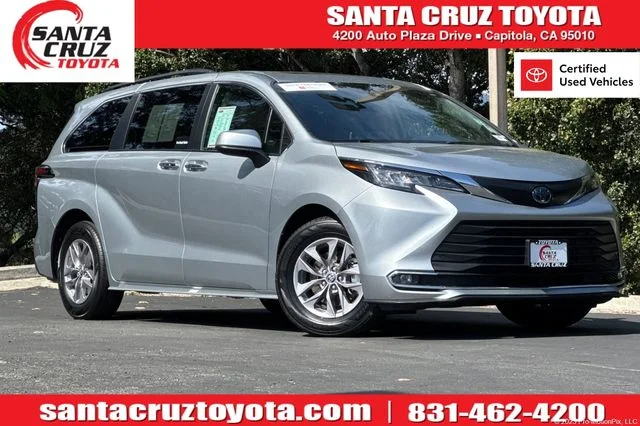 2023 Toyota Sienna XLE 7-Passenger Hybrid FWD's photo