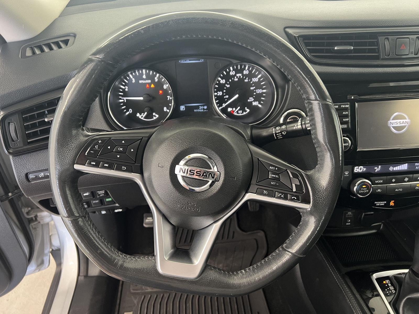 Used 2017 Brilliant Silver Nissan SL image 20
