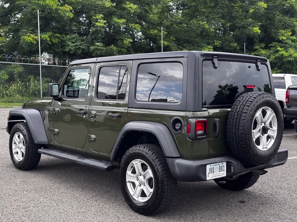 Used 2023 Green Jeep Sport S image 9