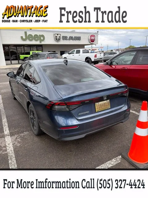Used 2025  Honda SE image 3