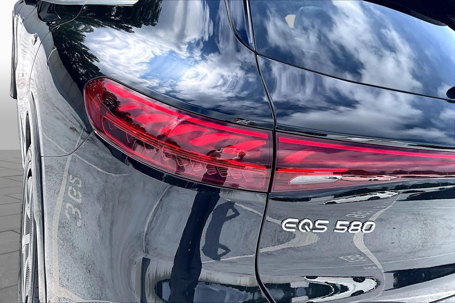 Used 2023 Obsidian Black Metallic Mercedes-Benz EQS 580 image 28