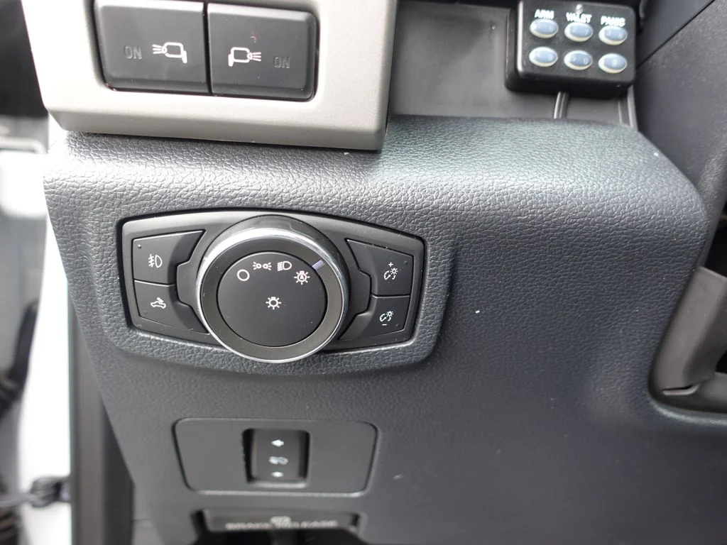 Used 2022 Oxford White Ford Lariat image 16