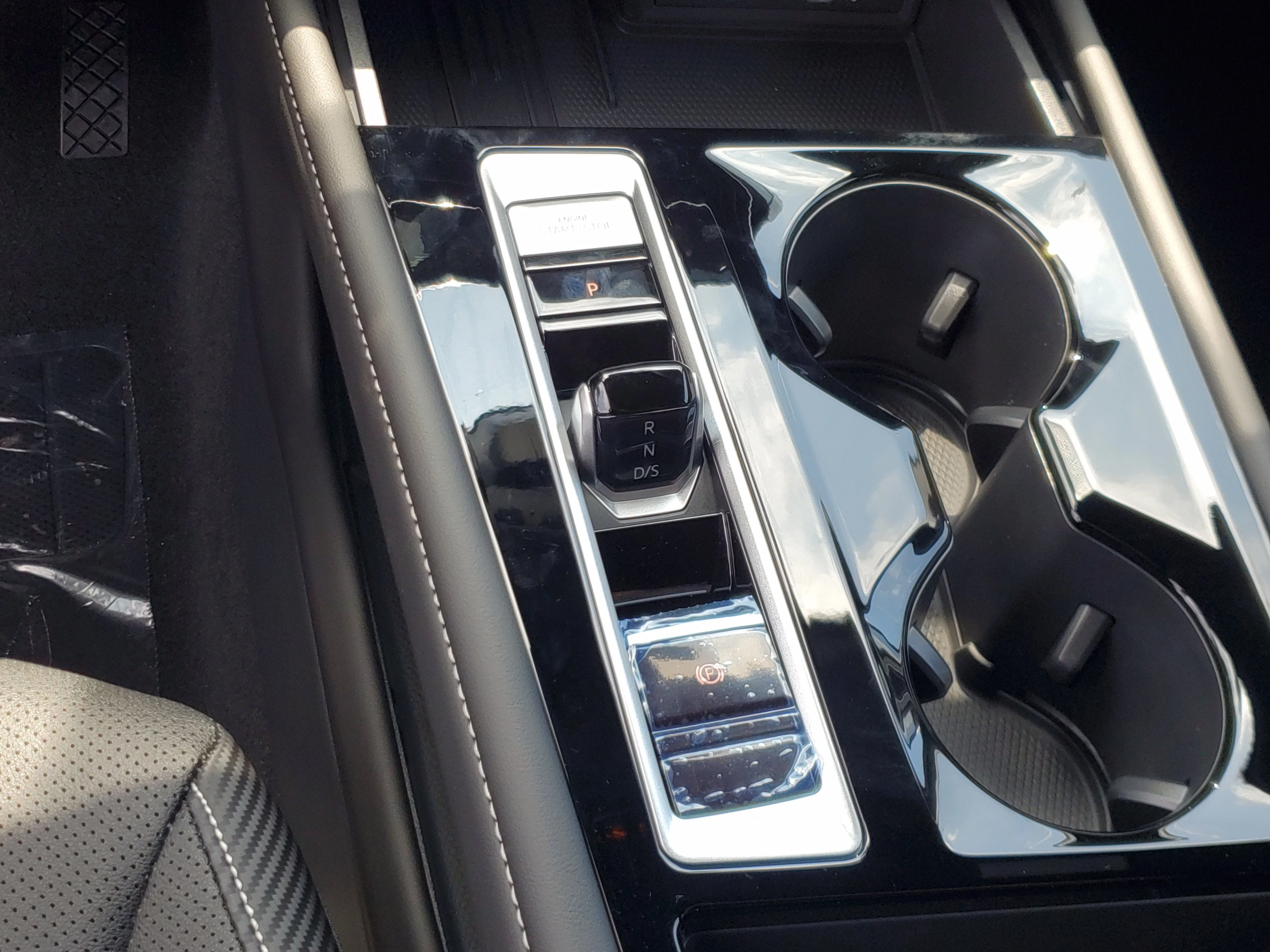New 2026 Black Volkswagen 2.0T SE w/Technology image 28