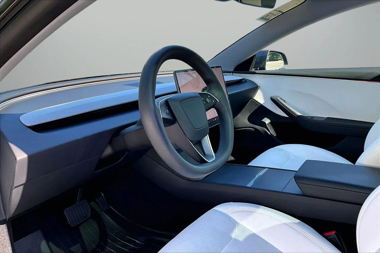 Used 2025  Tesla Long Range image 20