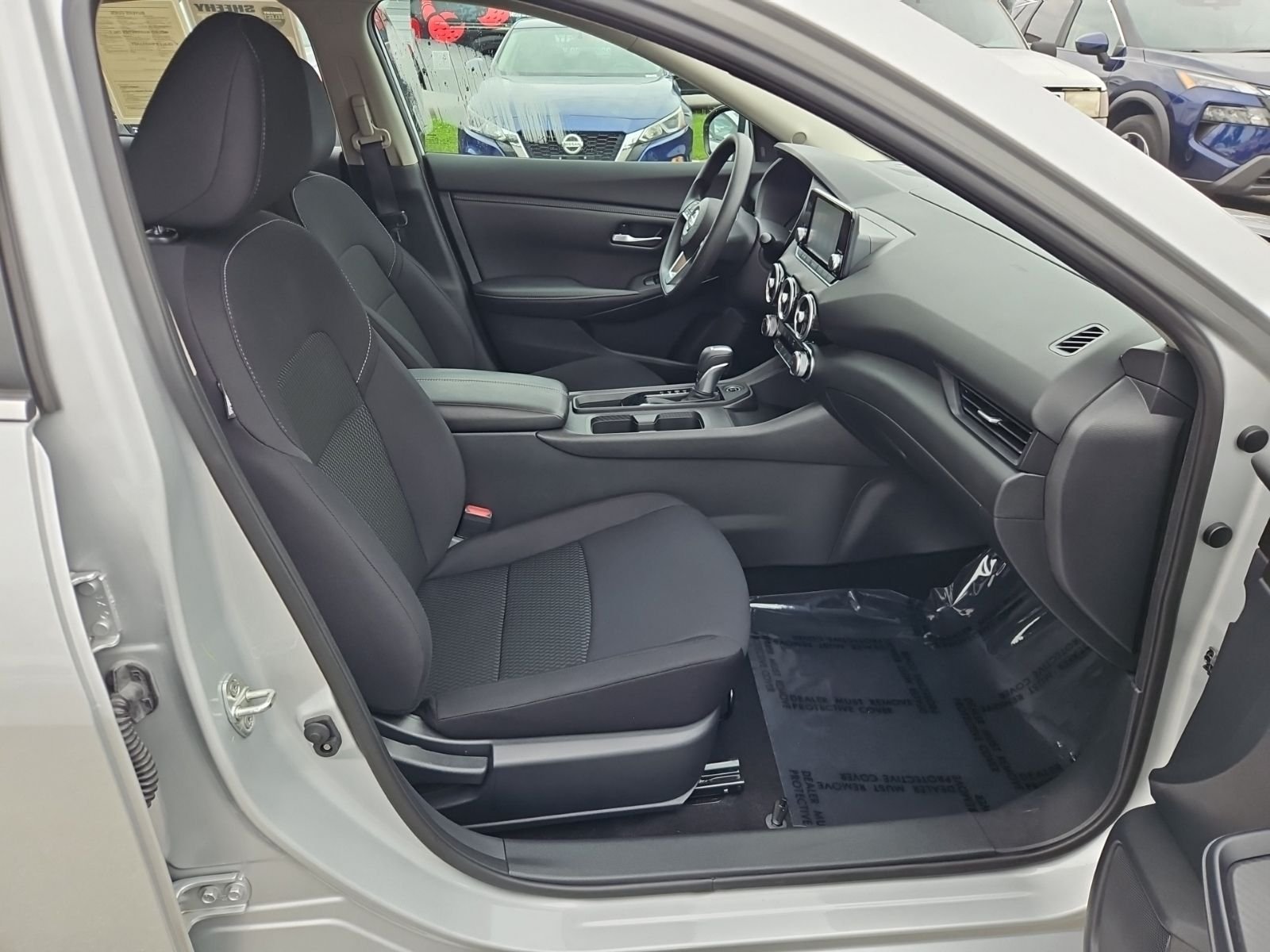 Used 2022 Silver Nissan S image 39