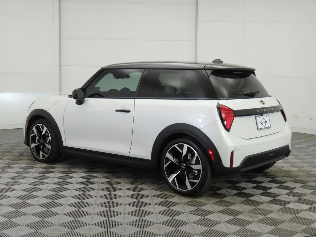 Certified Used 2026 Nanuq White Metallic MINI Signature Plus image 8