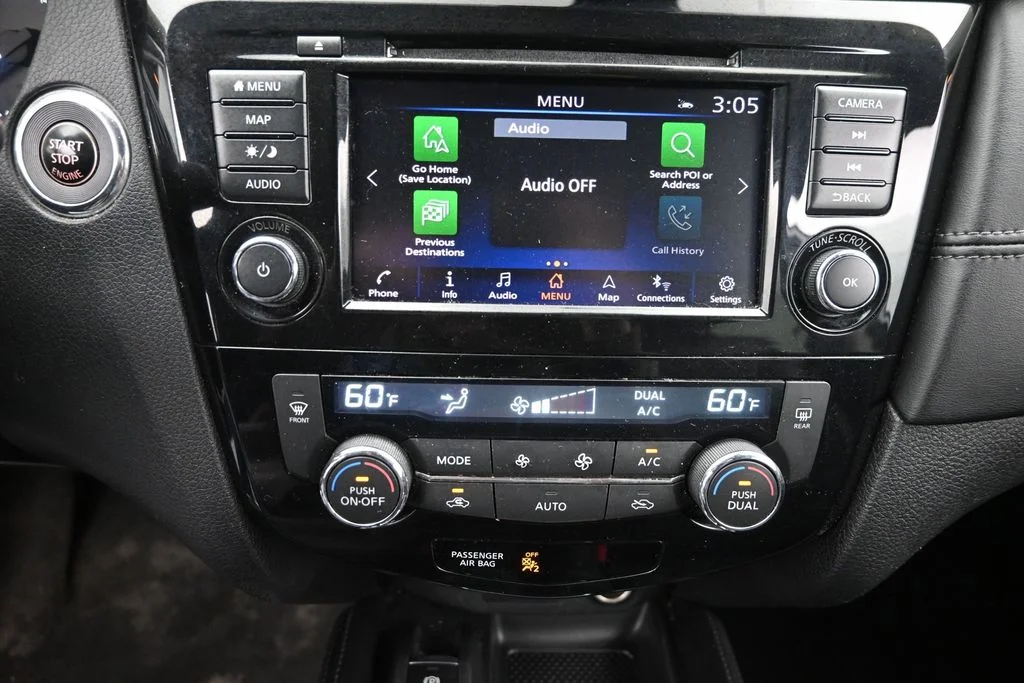 Used 2019 Silver Nissan SL image 16