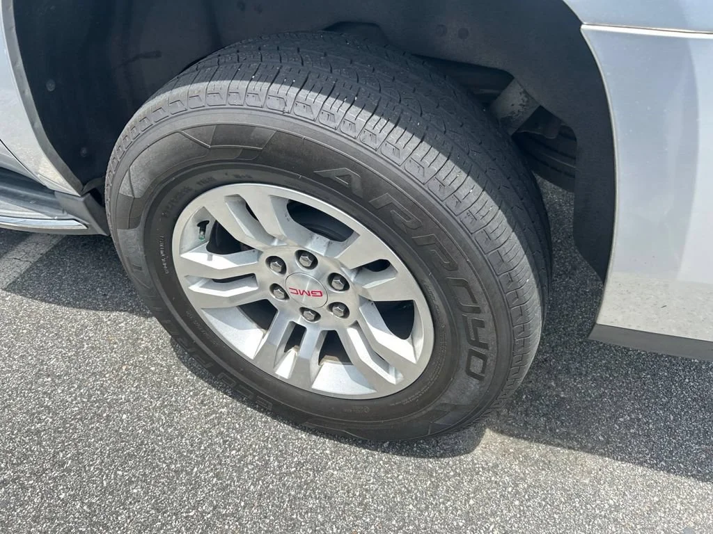 Used 2016 QUICKSILVER METALLIC GMC SLT image 3