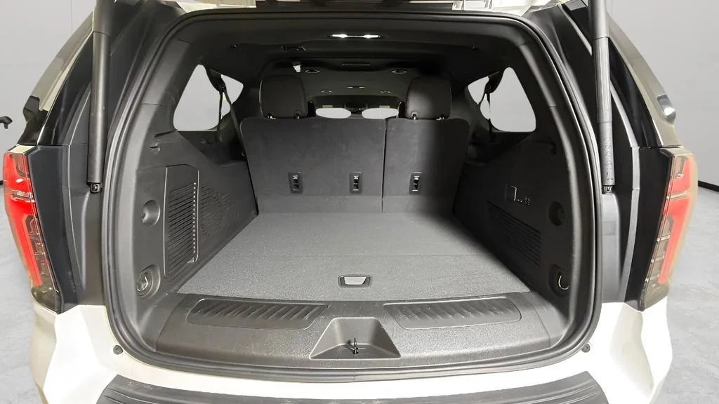Used 2025 Summit White Chevrolet LT image 29
