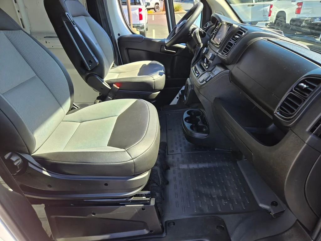 Used 2025 Bright White Clea Ram Tradesman image 13