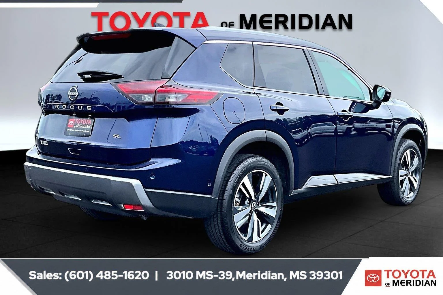 Used 2026 Deep Ocean Blue Pearl Nissan SL image 11