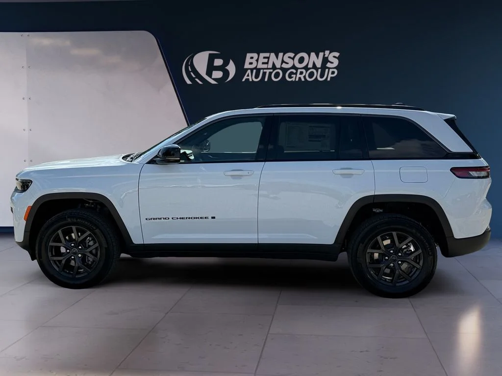 New 2027 White Jeep Laredo Altitude image 2