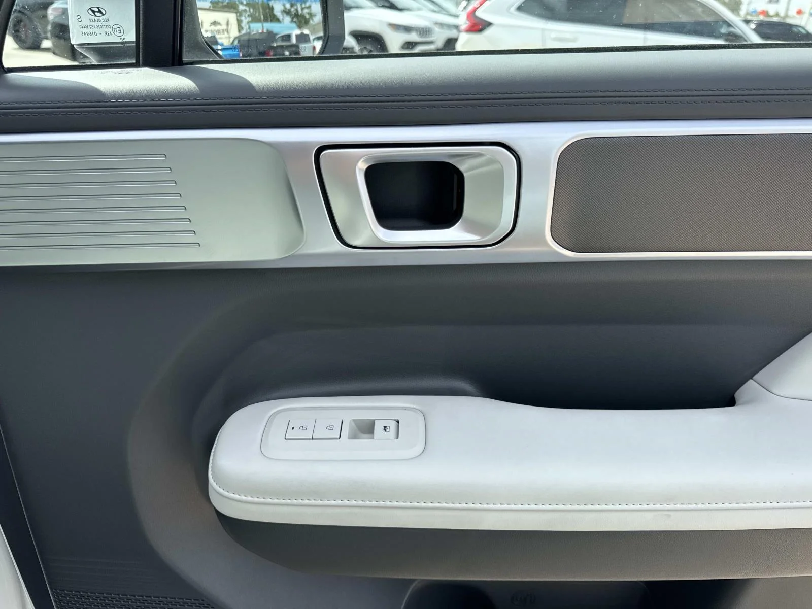 Used 2025 Serenity White Hyundai SEL image 14