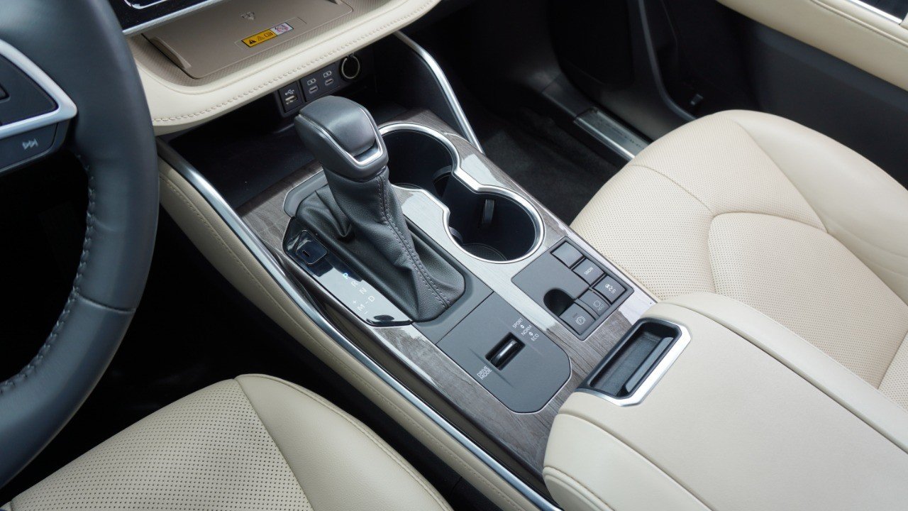 Used 2024 Blue Toyota Platinum image 19