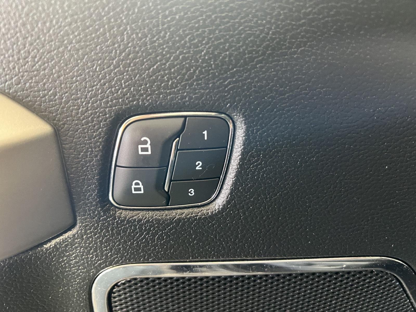 Used 2020 Agate Black Ford LARIAT image 14