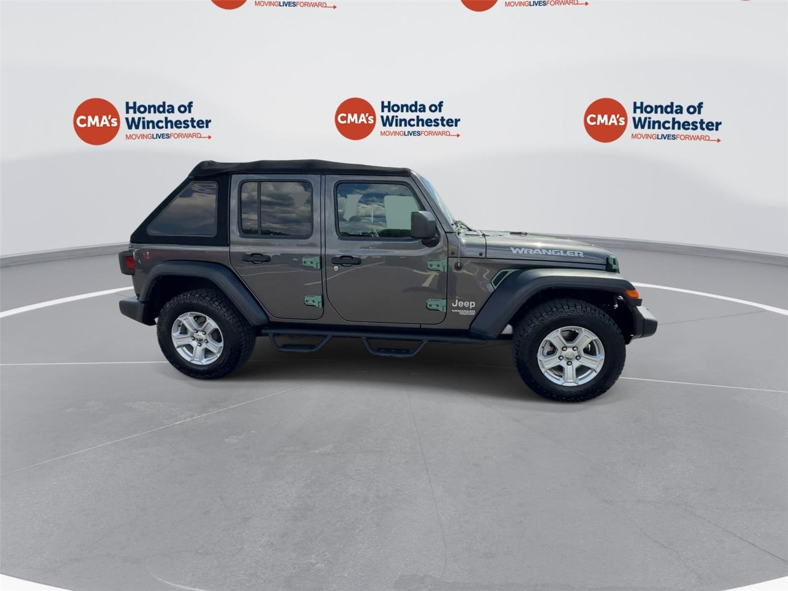 Used 2018 Granite Crystal Metallic Clearcoat Jeep Sport S image 12