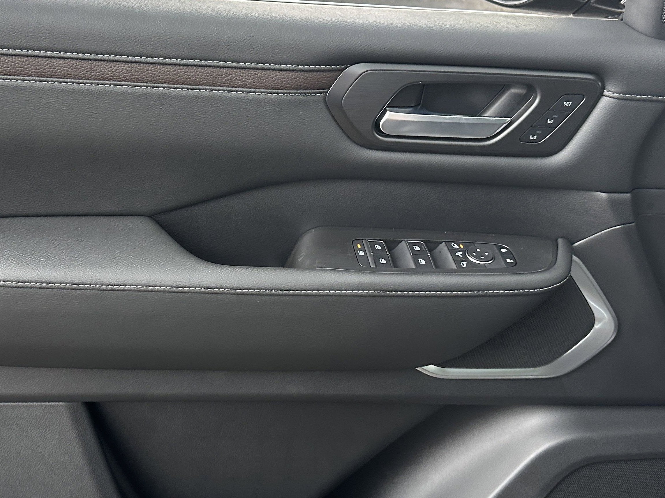 New 2026 Gun Metallic / Super Black Two-tone Nissan Platinum Reserve image 21