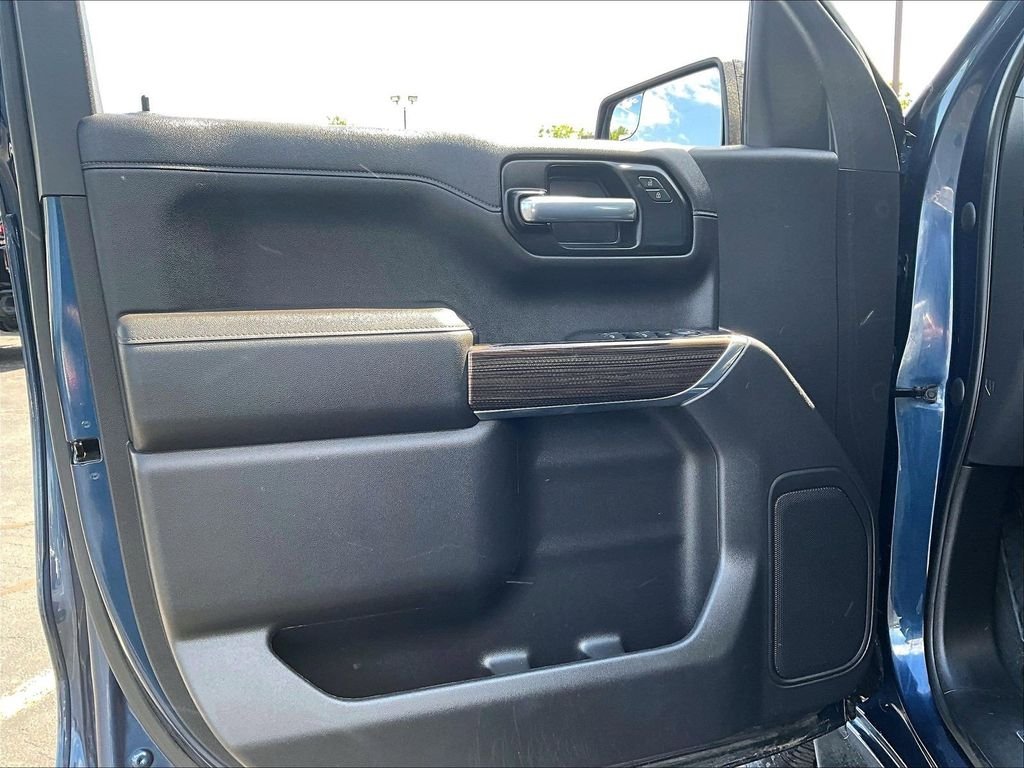 Used 2021 Blue Chevrolet RST image 9