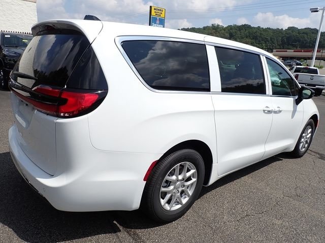 New 2025 Bright White Clear-Coat Exterior Paint Chrysler Select image 7