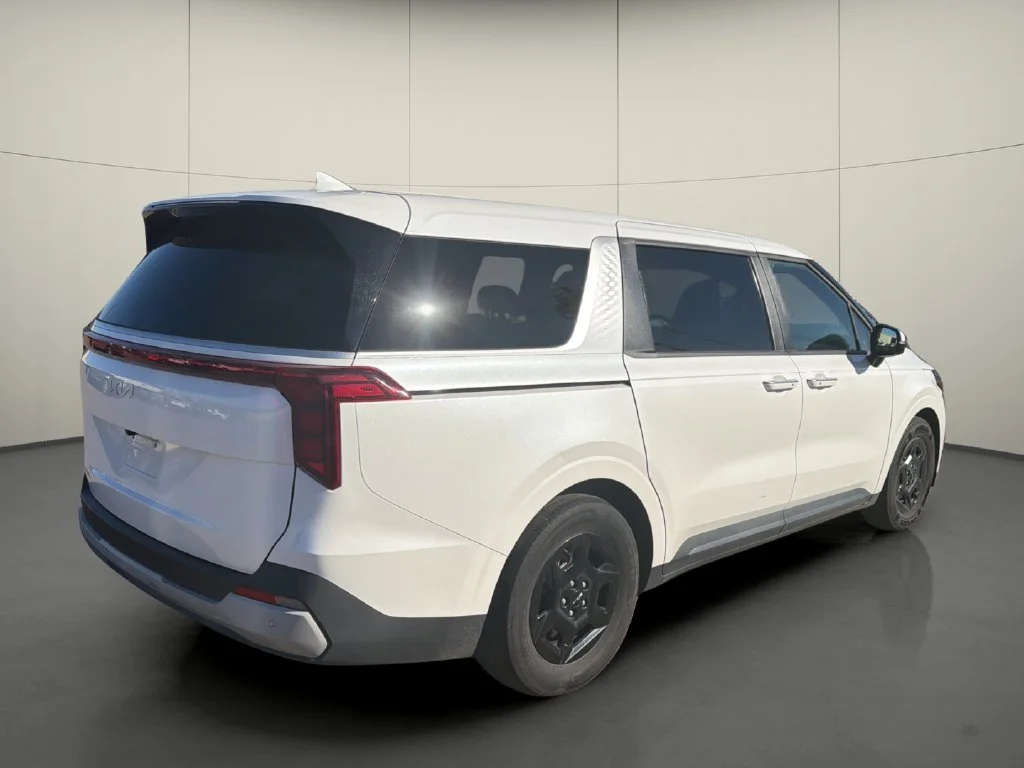 Used 2025 White Kia LXS image 7
