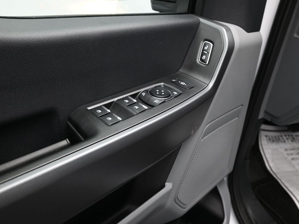 New 2026 Oxford White Ford XLT image 9
