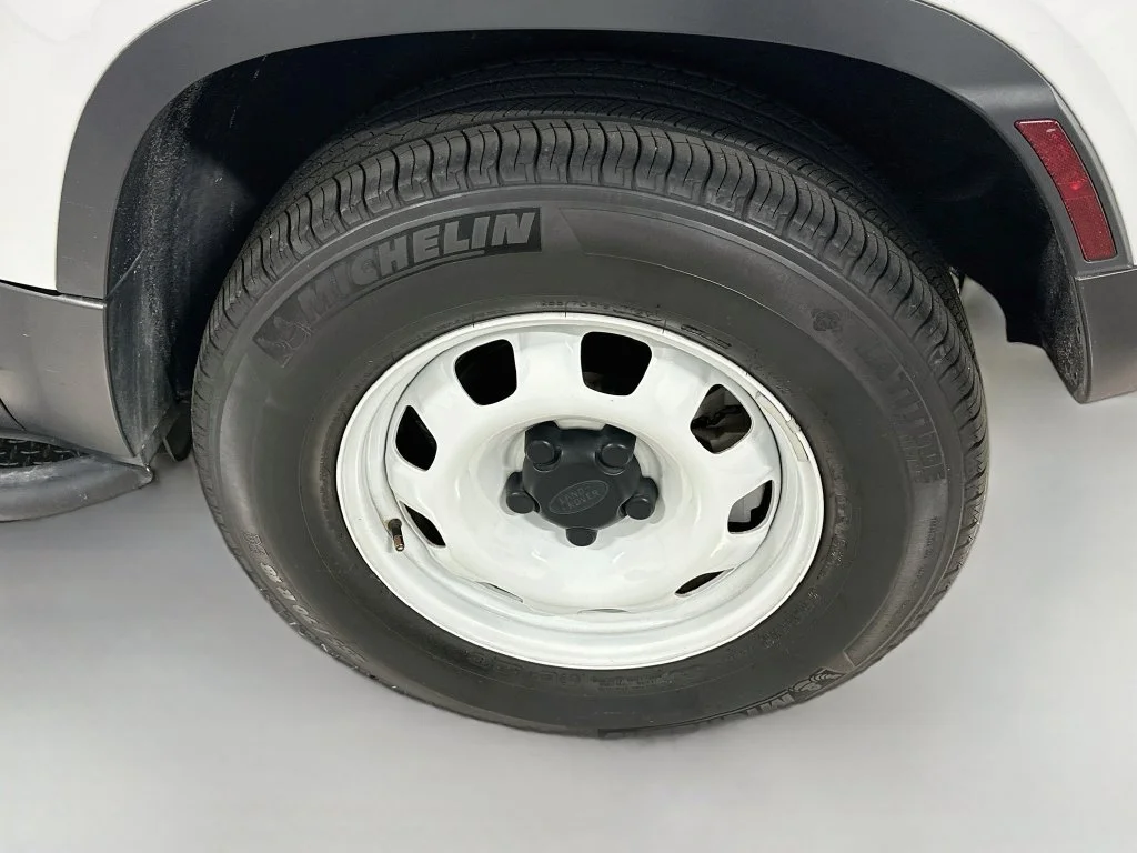 Used 2024 Fuji White Land Rover S image 33