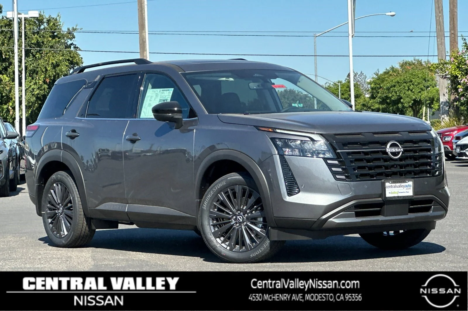 2026 Nissan Pathfinder SL 2WD's photo