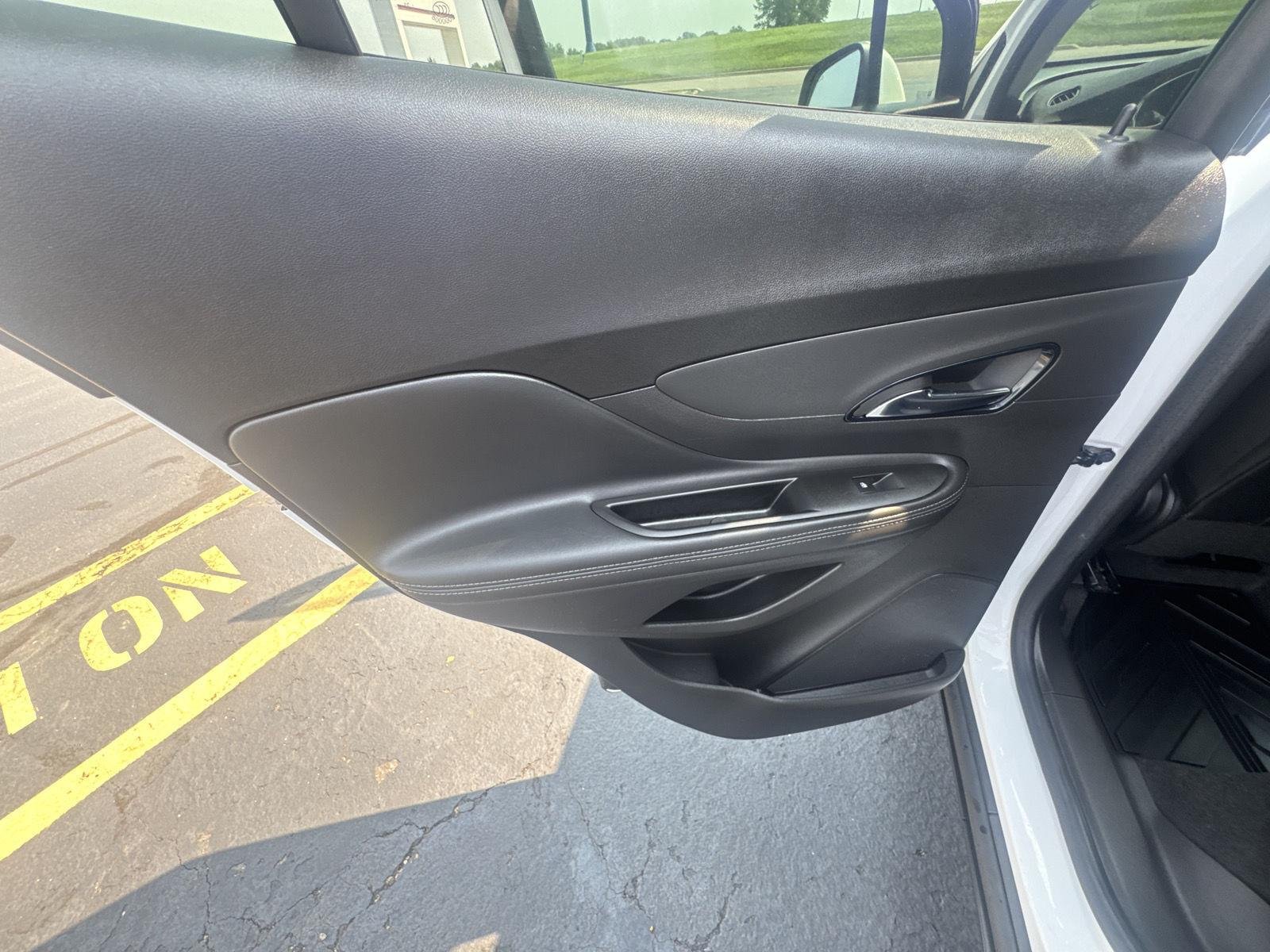 Used 2022 Summit White Buick Preferred image 12