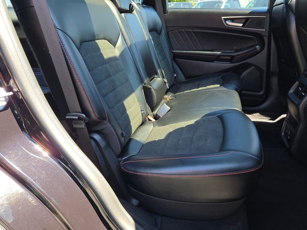 Used 2023 Black Ford SEL image 9