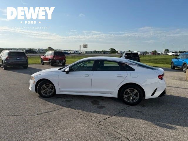 Used 2022 Glacial White Pearl Kia LXS image 7