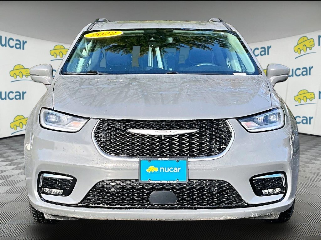 Used 2022 Ceramic Gray Clearcoat Chrysler Touring L image 2