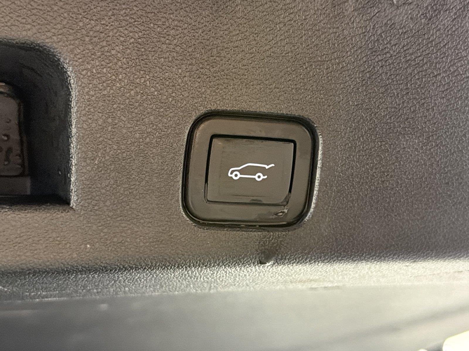 Used 2024 Summit White Chevrolet LT image 18