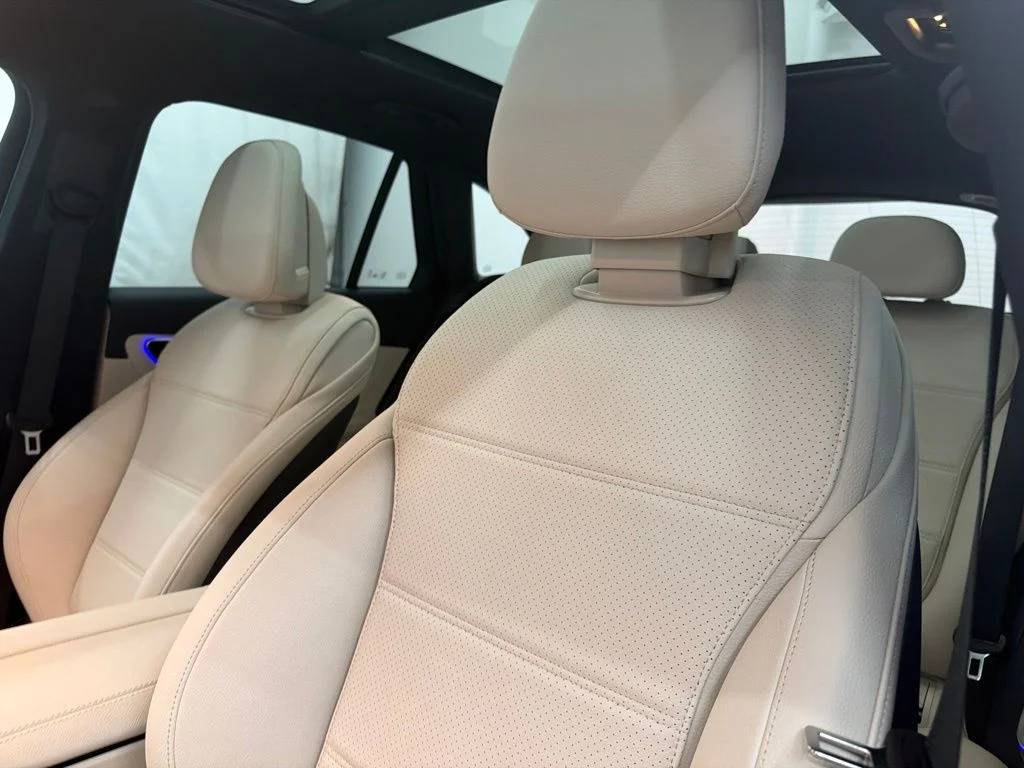 New 2027 White Mercedes-Benz GLC 300 image 13