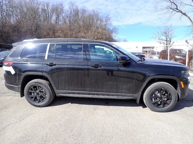 New 2026 Diamond Black Crystal Pearl-Coat Exterior Paint Jeep Altitude image 8