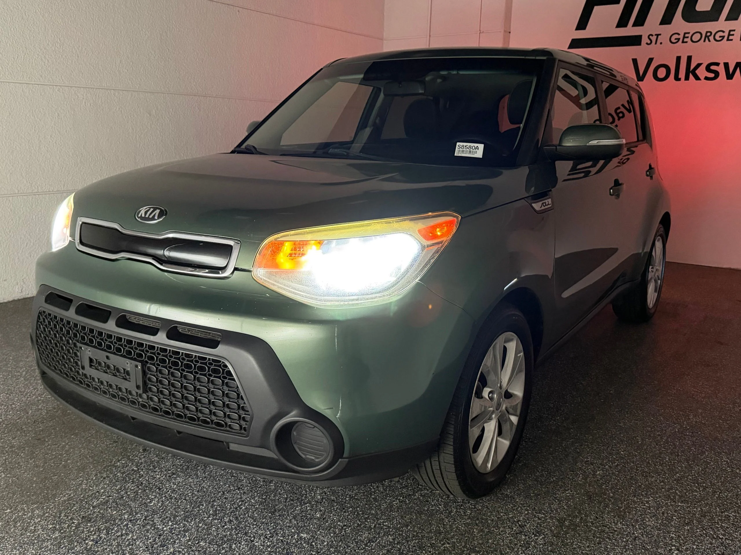 Used 2014 Green Kia Plus image 41