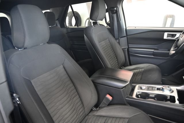 Used 2020 Silver Ford XLT image 9