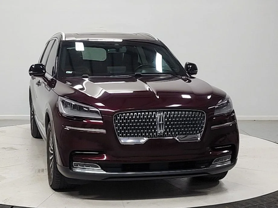 Used 2021 Burgundy Velvet Lincoln Reserve image 2