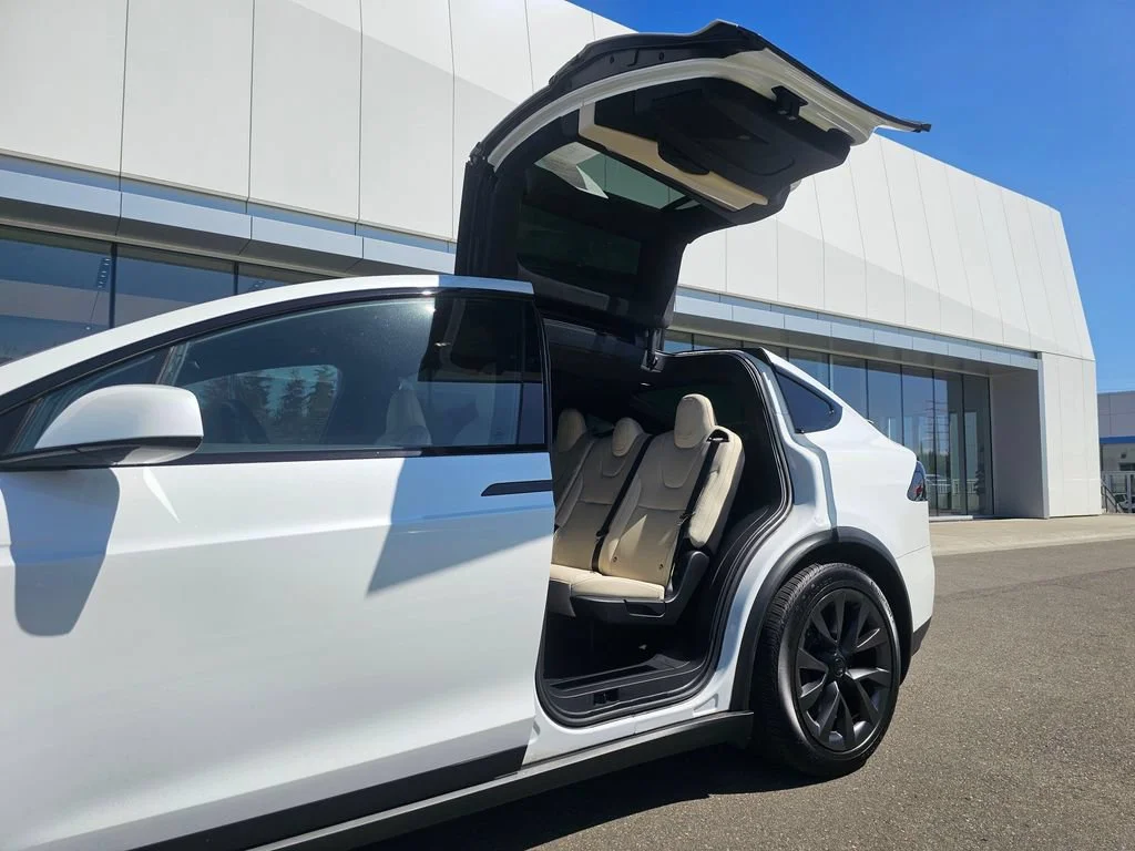 Used 2024  Tesla AWD image 15