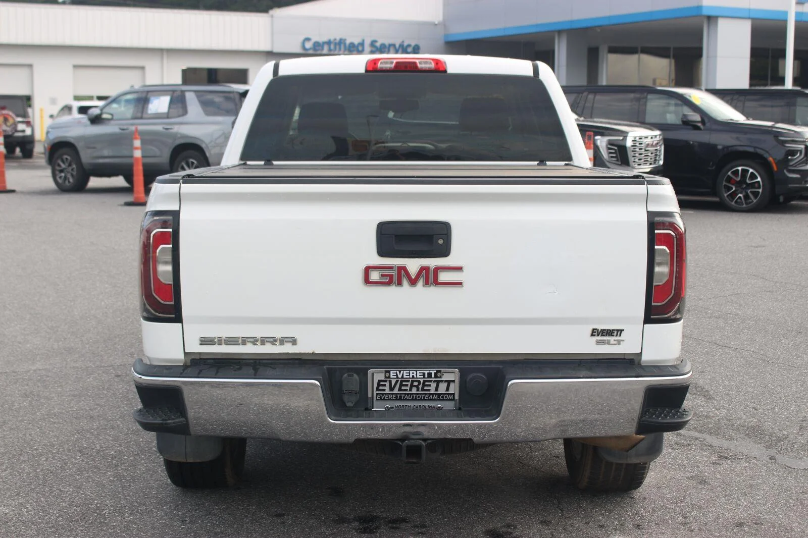Used 2017 SUMMIT WHITE GMC SLT image 6