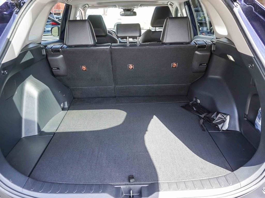 Used 2023  Toyota XLE Premium image 24
